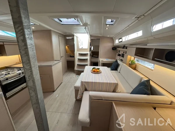 Oceanis 40.1 - Yacht Charter Sailica