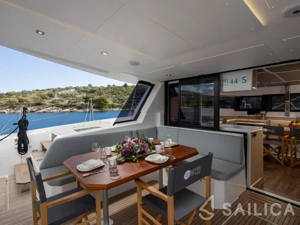 Cervetti 44 - Yacht Charter Sailica