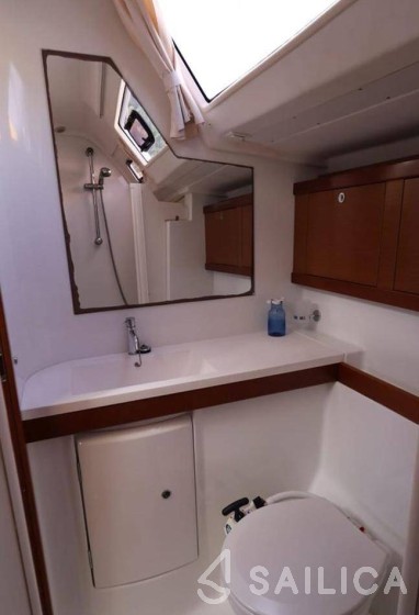 Oceanis 54 - Yacht Charter Sailica