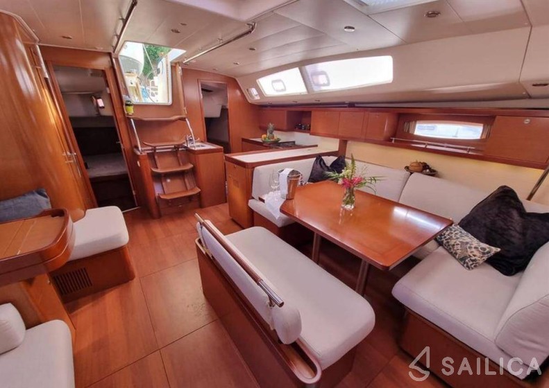 Oceanis 54 - Yacht Charter Sailica