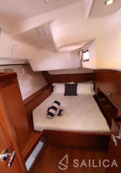Oceanis 54 - Yacht Charter Sailica