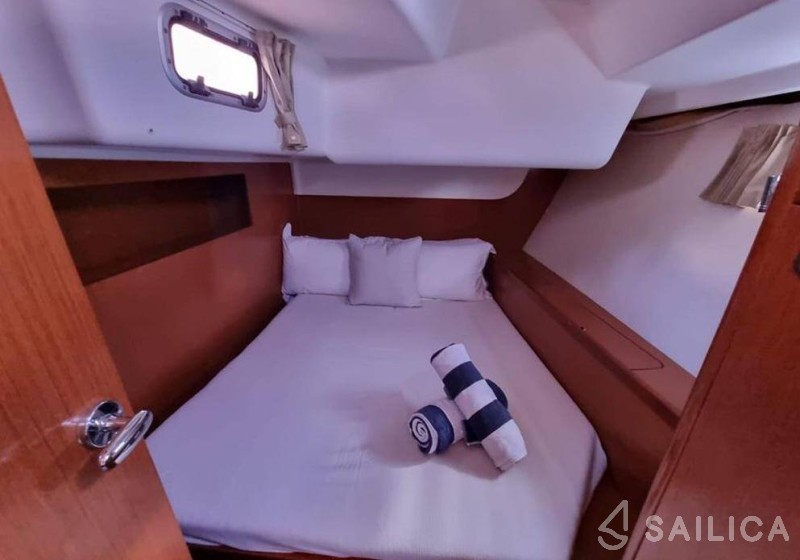 Oceanis 54 - Yacht Charter Sailica
