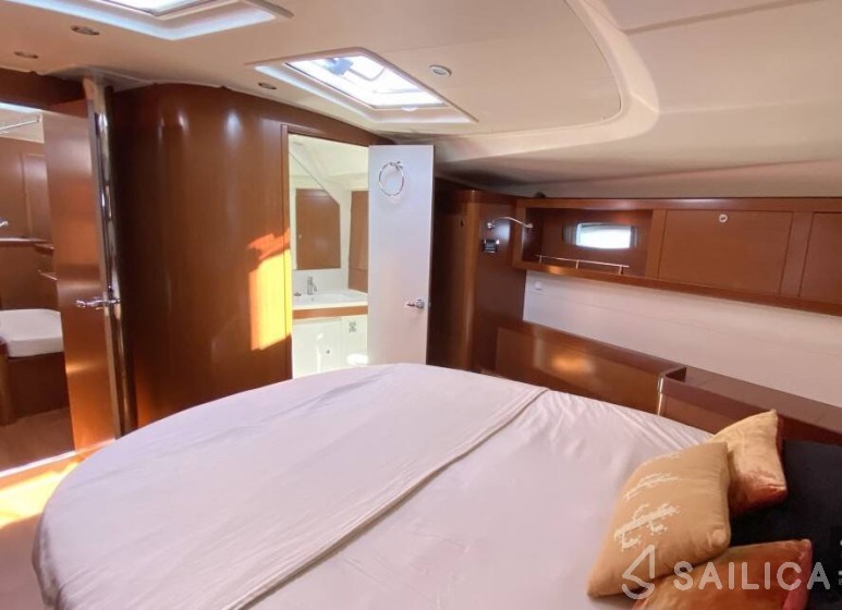 Oceanis 54 - Yacht Charter Sailica