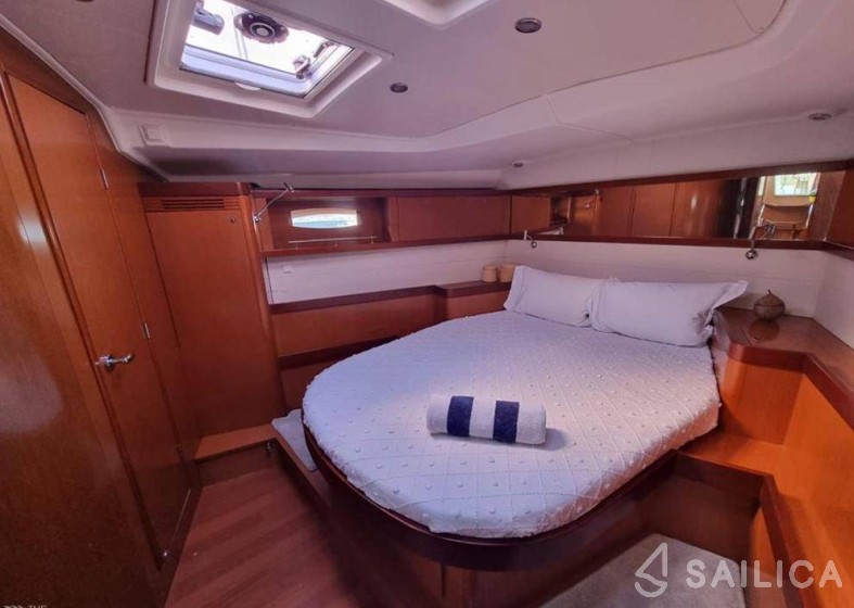 Oceanis 54 - Yacht Charter Sailica