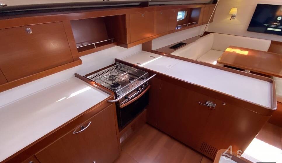 Oceanis 54 - Yacht Charter Sailica