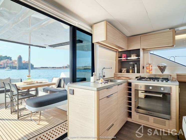 Lagoon 51 - Yacht Charter Sailica