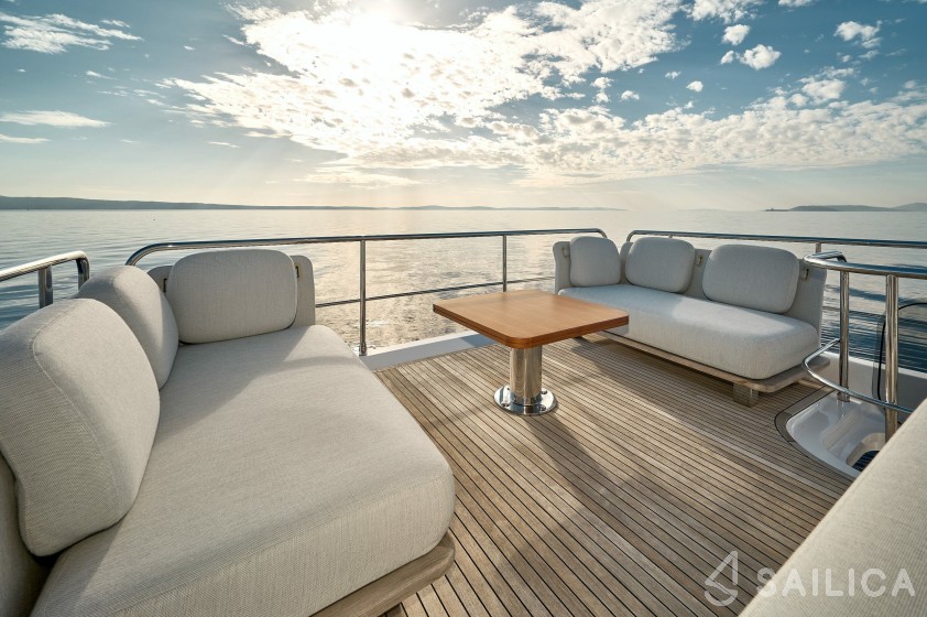 Azimut 55 - Yacht Charter Sailica