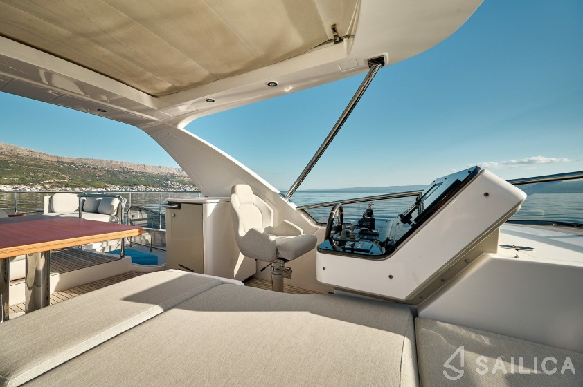 Azimut 55 - Yacht Charter Sailica