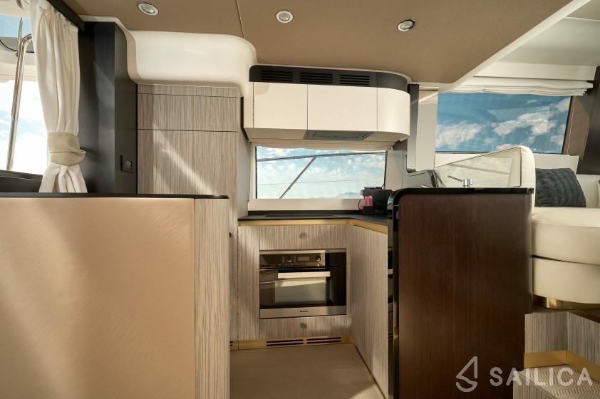 Azimut 55 - Yacht Charter Sailica