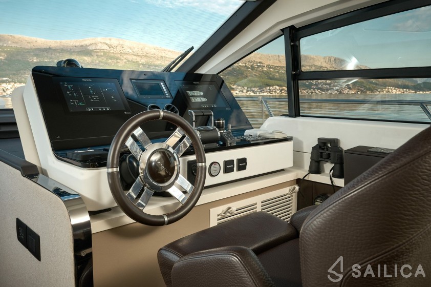 Azimut 55 - Yacht Charter Sailica