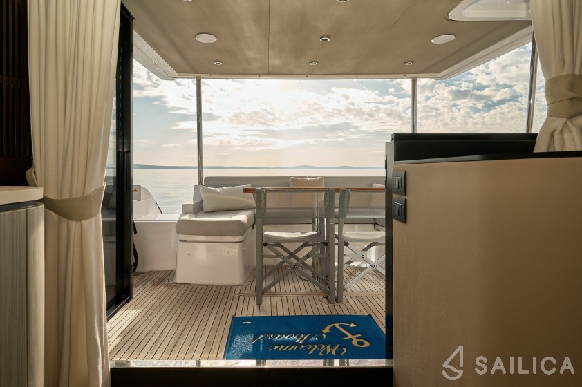 Azimut 55 - Yacht Charter Sailica