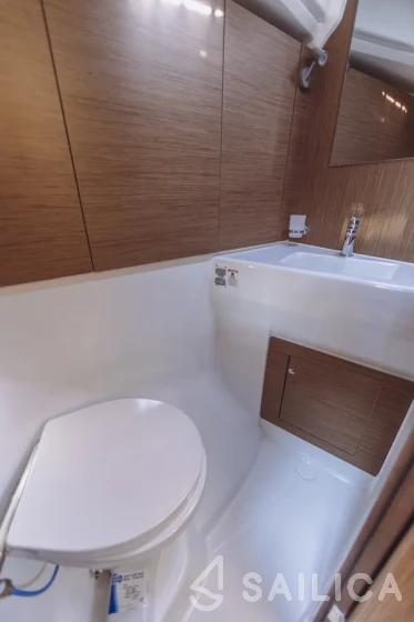 Oceanis 40.1 - Yacht Charter Sailica