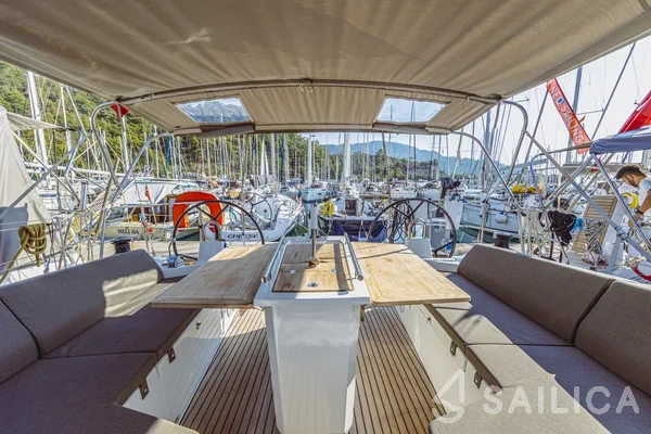 Oceanis 40.1 - Yacht Charter Sailica