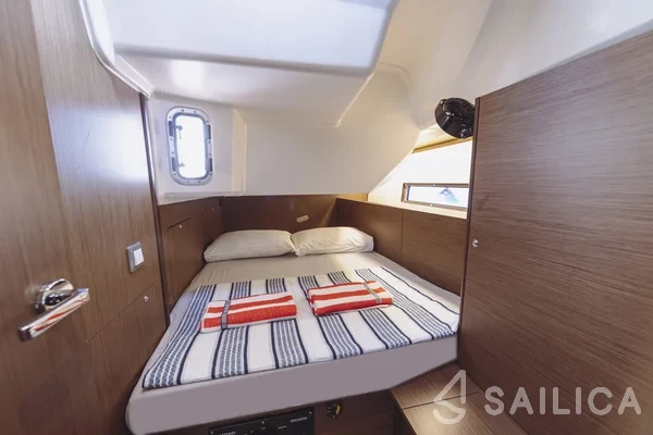 Oceanis 40.1 - Yacht Charter Sailica