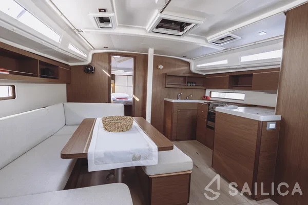 Oceanis 40.1 - Yacht Charter Sailica