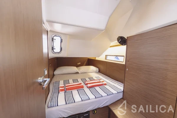 Oceanis 40.1 - Yacht Charter Sailica