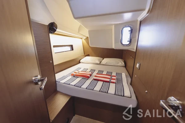 Oceanis 40.1 - Yacht Charter Sailica