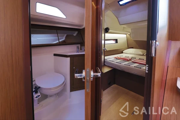 Oceanis 40.1 - Yacht Charter Sailica