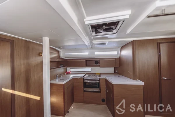 Oceanis 40.1 - Yacht Charter Sailica