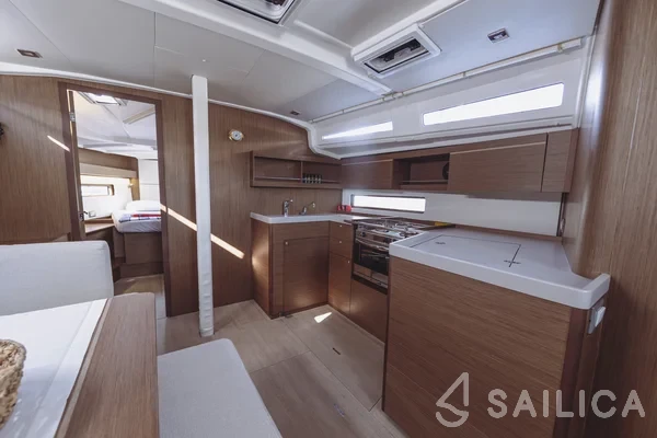 Oceanis 40.1 - Yacht Charter Sailica