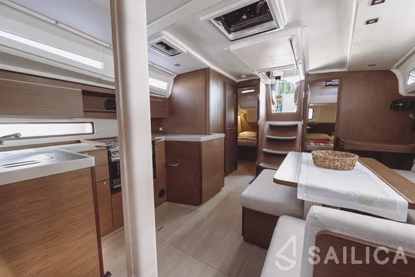 Oceanis 40.1 - Yacht Charter Sailica