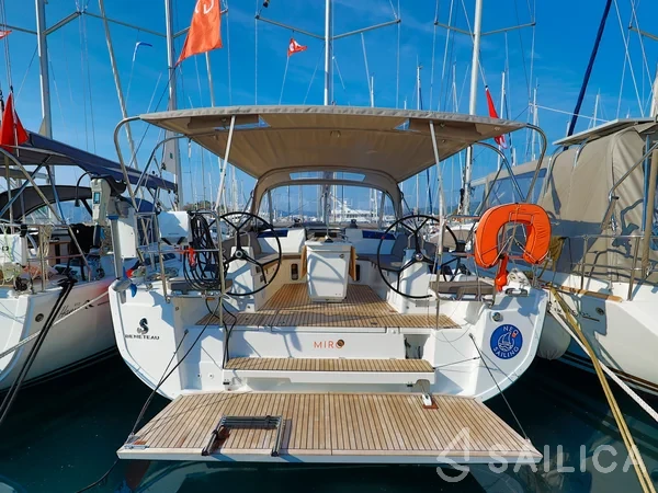 Oceanis 40.1 - Yacht Charter Sailica