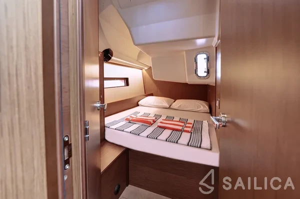 Oceanis 40.1 - Yacht Charter Sailica