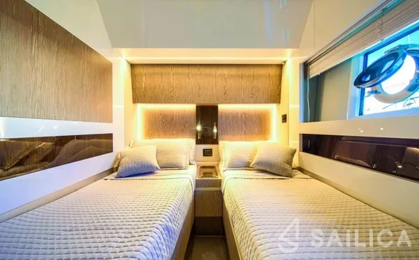 Azimut S7 - Yacht Charter Sailica