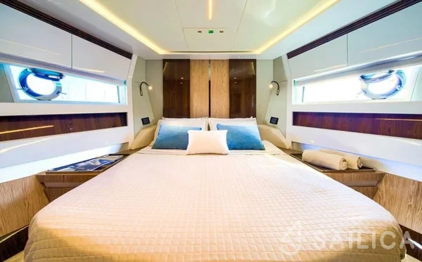 Azimut S7 - Yacht Charter Sailica