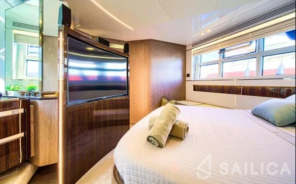 Azimut S7 - Yacht Charter Sailica