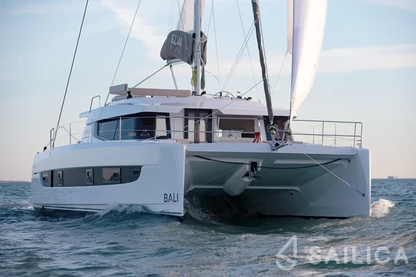Bali 4.4 - Yacht Charter Sailica