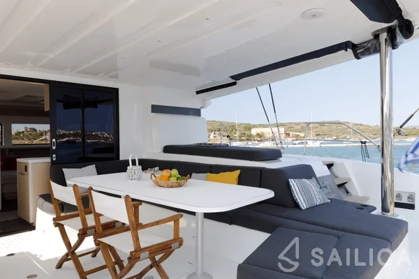 Lagoon 55 - Yacht Charter Sailica