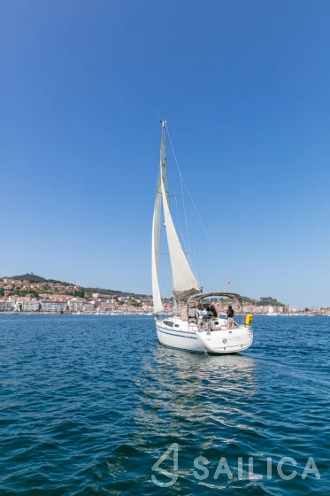 Bavaria 34 - Yacht Charter Sailica