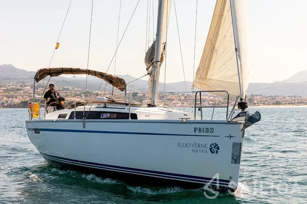 Bavaria 34 - Yacht Charter Sailica