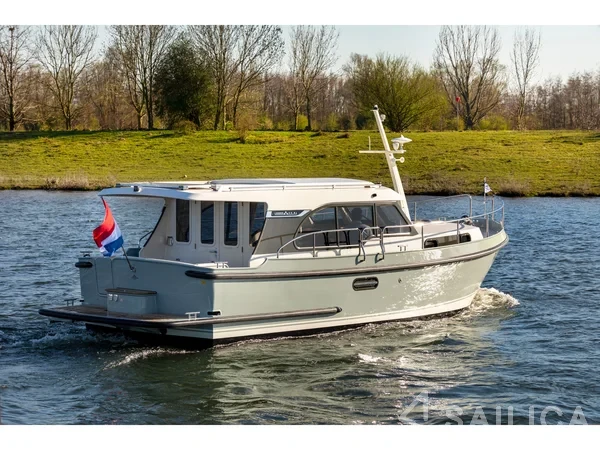 Grand Sturdy 29.9 Sedan - Yacht Charter Sailica