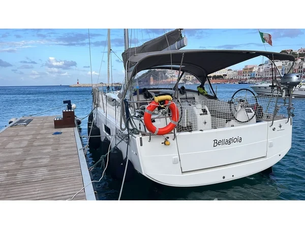 Sun Odyssey 410 - Yacht Charter Sailica