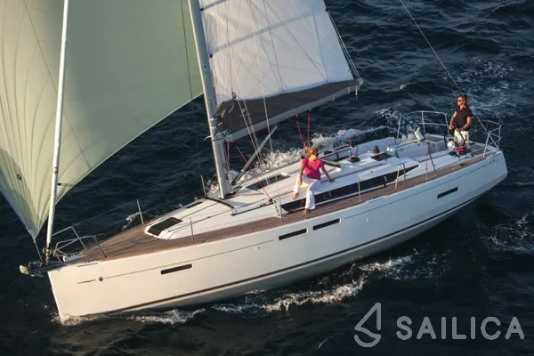 Sun Odyssey 419 - Photo #6 Sun Odyssey 419 - Yacht Charter Sailica