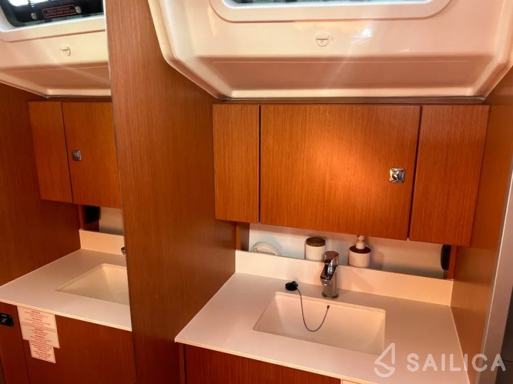 Bavaria C42 - Yacht Charter Sailica