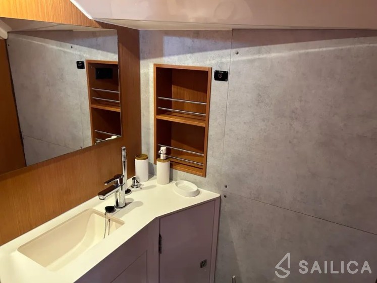 Bavaria C42 - Yacht Charter Sailica