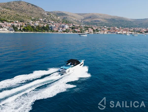 De Antonio D28 Open - Yacht Charter Sailica