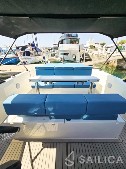 De Antonio D28 Open - Yacht Charter Sailica