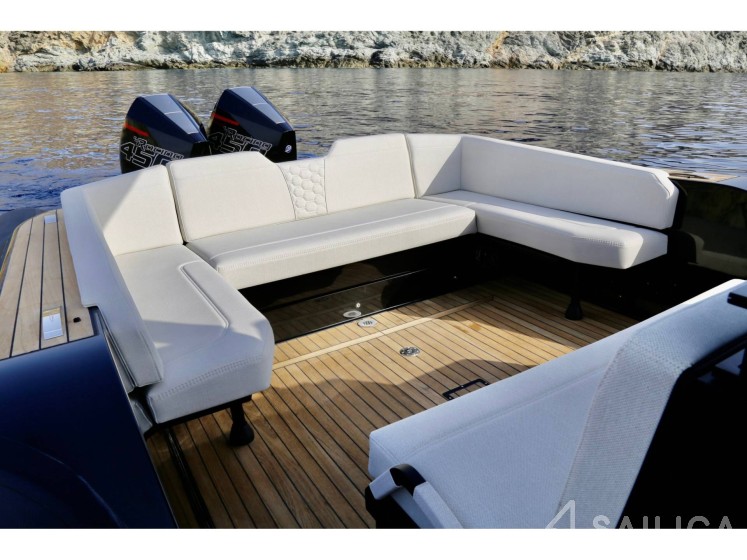 Explorer 40 - Yacht Charter Sailica