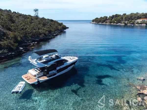 Galeon 440 Fly - Yacht Charter Sailica