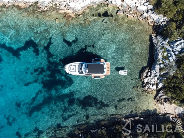 Galeon 440 Fly - Yacht Charter Sailica