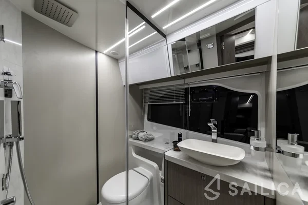 Galeon 440 Fly - Yacht Charter Sailica