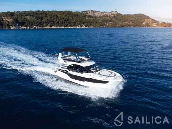 Galeon 440 Fly - Yacht Charter Sailica