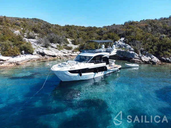 Galeon 440 Fly - Yacht Charter Sailica