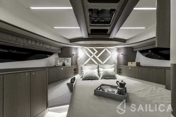 Galeon 440 Fly - Yacht Charter Sailica