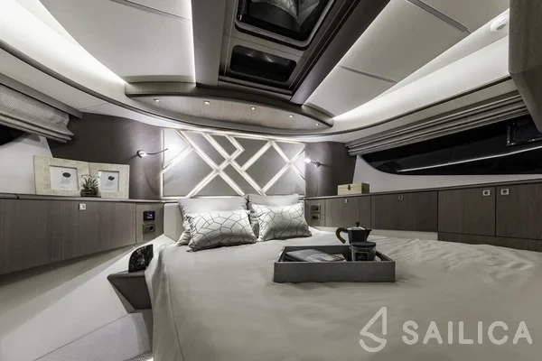 Galeon 440 Fly - Yacht Charter Sailica
