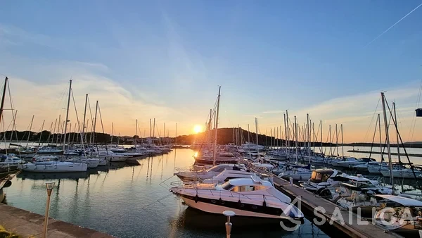 Bavaria 37 Cruiser - Yacht Charter Sailica